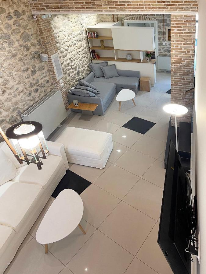 Blue Domino Luxury City Villa パトラ エクステリア 写真