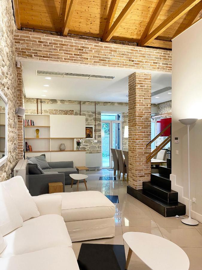 Blue Domino Luxury City Villa パトラ エクステリア 写真