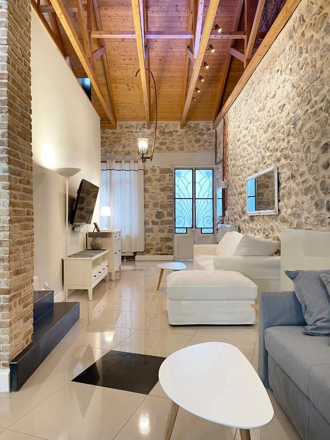 Blue Domino Luxury City Villa パトラ エクステリア 写真