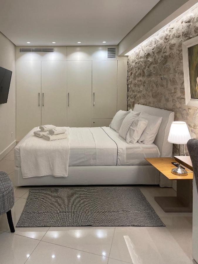 Blue Domino Luxury City Villa パトラ エクステリア 写真