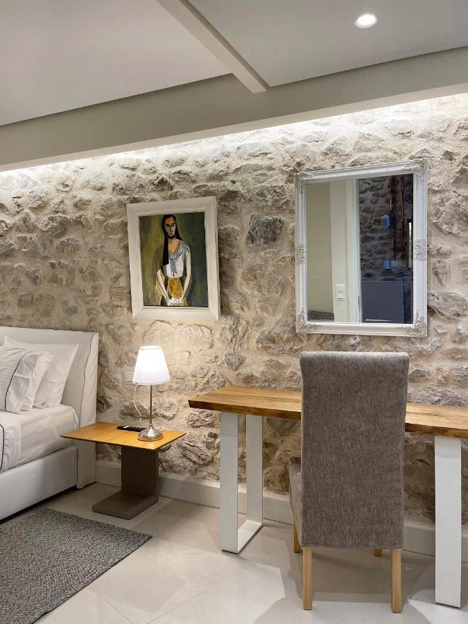Blue Domino Luxury City Villa パトラ エクステリア 写真