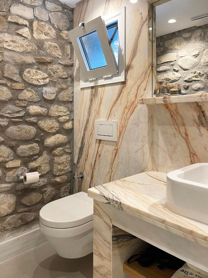 Blue Domino Luxury City Villa パトラ エクステリア 写真