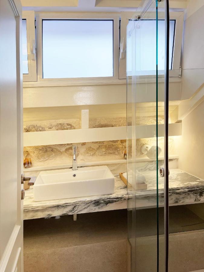 Blue Domino Luxury City Villa パトラ エクステリア 写真