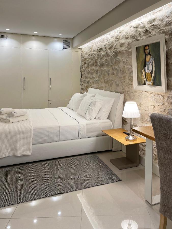 Blue Domino Luxury City Villa パトラ エクステリア 写真