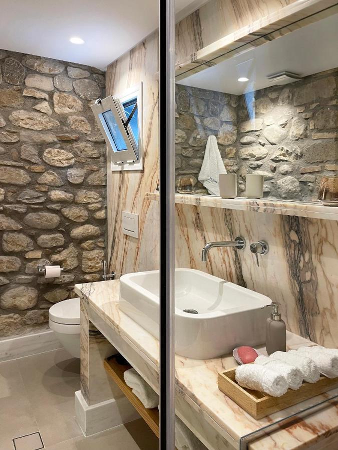 Blue Domino Luxury City Villa パトラ エクステリア 写真
