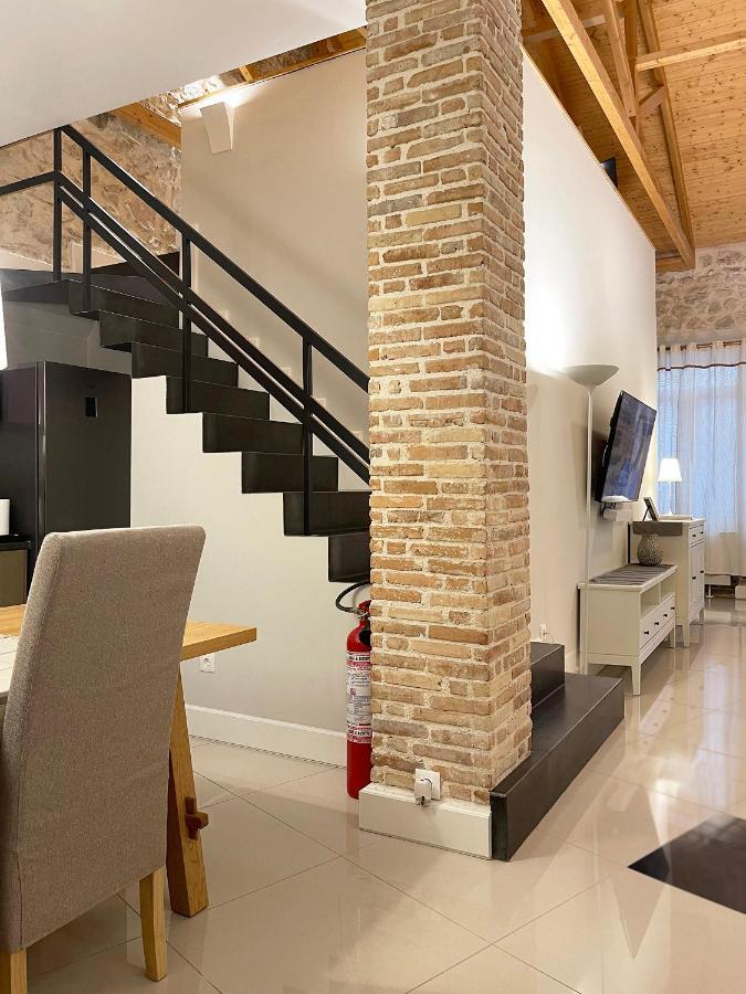 Blue Domino Luxury City Villa パトラ エクステリア 写真